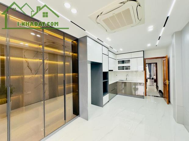 Nhà mặt phố xây mới Dương Văn Bé, Hai Bà Trưng. DT 68m2 x6T thang máy, 1 mặt ngõ oto - 1