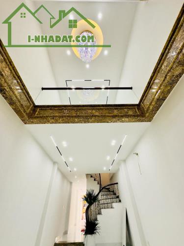 Nhà mặt phố xây mới Dương Văn Bé, Hai Bà Trưng. DT 68m2 x6T thang máy, 1 mặt ngõ oto - 2