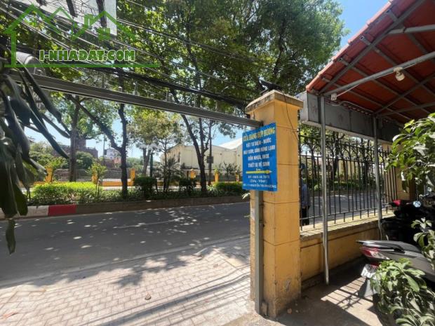 Mặt phố Nguyễn Tri Phương. Ba Đình. 47m2; MT 8m; Giá 42.5 tỷ  TRUNG TÂM CỦA TRUNG TÂM