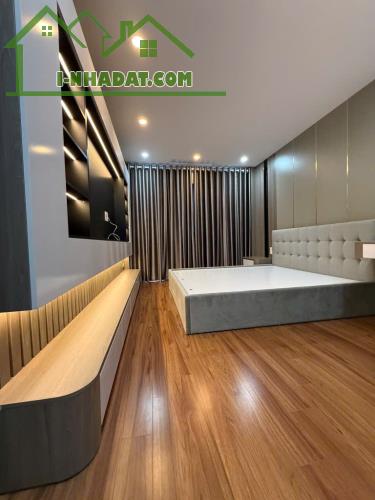 MỘT CĂN DUY NHẤT - HÀNG XÓM KĐT VIỆT HƯNG - 45M2 - 5 TẦNG - THANG MÁY - FULL NỘI THẤT - Ô - 3