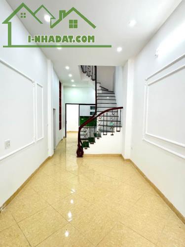 Hoàng Mai- Đền Lừ- Nhà đẹp- Ô tô đỗ cổng- Sân rộng thoáng- Gần hồ- 45m2- Nhỉnh 7 tỷ