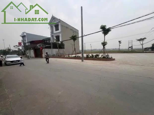 BÌA LÀNG PHÚC HẬU - DỤC TÚ- TRỤC KINH DOANH SẦM UẤT ĐỪNG 3 Ô TÔ TRÁNH GẦN VIN CỔ LOA