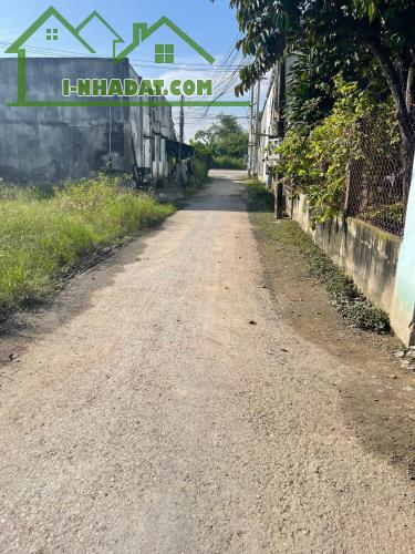 BÁN LÔ ĐẤT 1/ ĐƯỜNG NGUYỄN THỊ THỌ, THỊ TRẤN ĐỨC HOÀ DT 256M2 GIÁ 1TY7 SHR