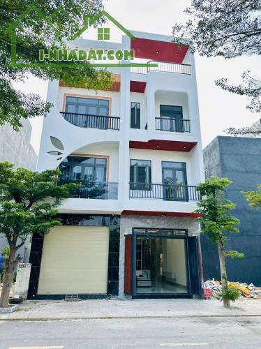 CẦN BÁN NHANH  Nhà 1 trệt 2 lầu + 1 tum sân thượng Vị Trí Tại Thị Xã Thuận An, Tỉnh Bình