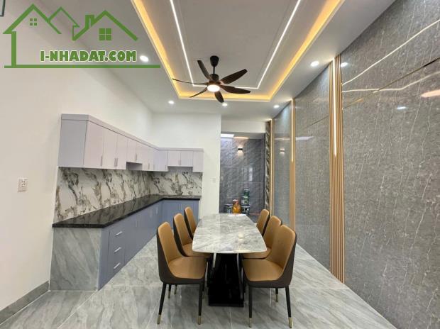CẦN BÁN NHANH  Nhà 1 trệt 2 lầu + 1 tum sân thượng Vị Trí Tại Thị Xã Thuận An, Tỉnh Bình - 2
