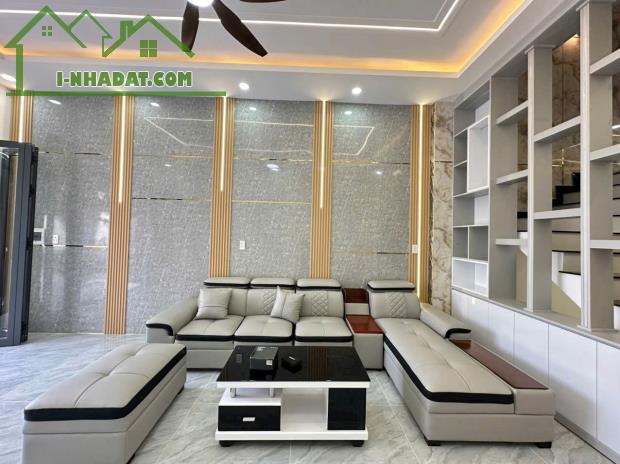 CẦN BÁN NHANH  Nhà 1 trệt 2 lầu + 1 tum sân thượng Vị Trí Tại Thị Xã Thuận An, Tỉnh Bình - 3