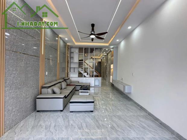 CẦN BÁN NHANH  Nhà 1 trệt 2 lầu + 1 tum sân thượng Vị Trí Tại Thị Xã Thuận An, Tỉnh Bình - 4