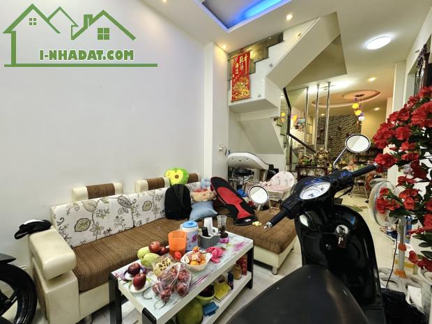 HƠN 7 TỶ NHÀ PHÚ NHUẬN - 10M XE HƠI ĐỖ - HẺM THÔNG LÊ VĂN SỸ - 48M2 4 TẦNG 4PN ĐẸP CHUẨN