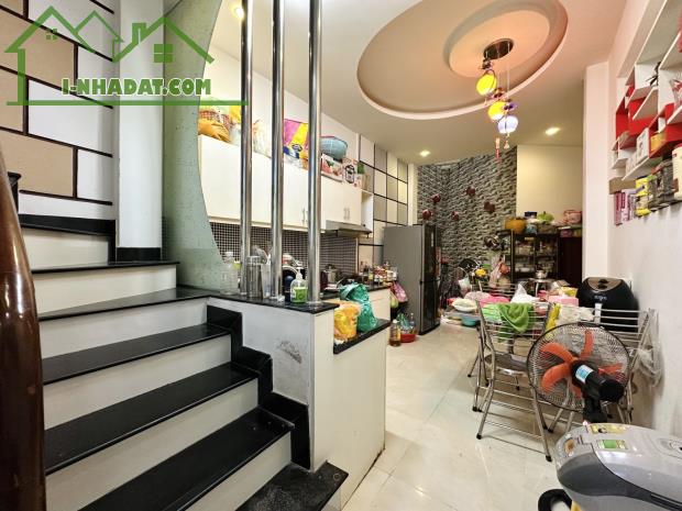 HƠN 7 TỶ NHÀ PHÚ NHUẬN - 10M XE HƠI ĐỖ - HẺM THÔNG LÊ VĂN SỸ - 48M2 4 TẦNG 4PN ĐẸP CHUẨN - 1