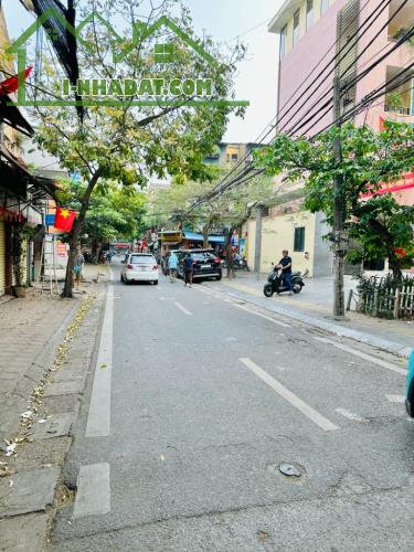 Bán nhà mặt phố Quỳnh Lôi - gần bv Thanh Nhàn , vỉa hè siêu rộng , dt 45M giá 4.75 tỷ