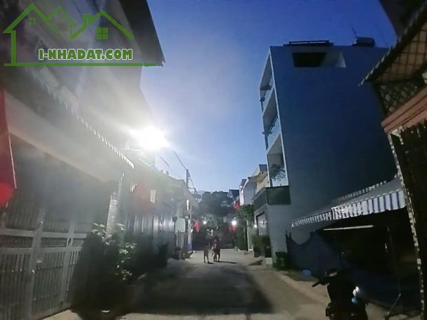 Bán nhà 3 tầng, 54m², 3PN, 3WC, Nguyễn Duy Trinh, Q.9 - 4.3 tỷ - 4