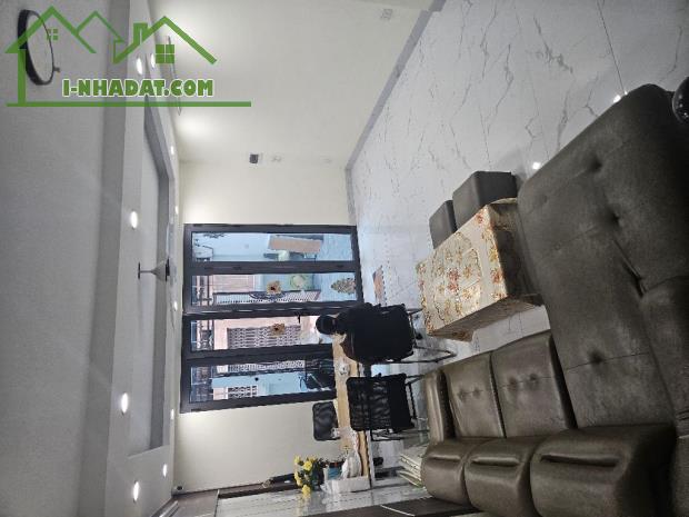 Trương Định, mặt ngõ, 10m ra phố, 2 thoáng, nhà đẹp, thang máy, ở sướng