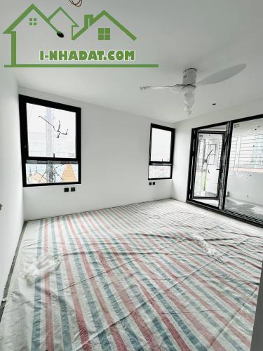 Bán Nhà Mặt Phố Quận Tây Hồ , 200m2 , 6 Tầng , Mặt tiền 8,5m , Gía chỉ 200 Tỷ - 2