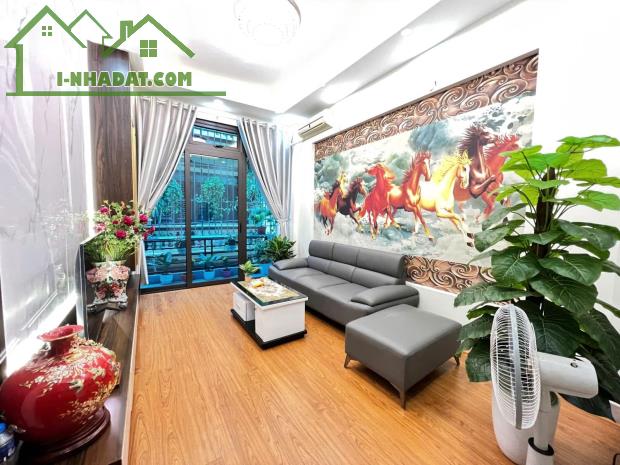 "Bán nhà phố 8/3 - Kim Ngưu, Hai Bà Trưng 41m, 5 tầng. Giá: 11.5 tỷ