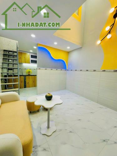 BÁN NHÀ MỚI ĐẸP 100% - ĐƯỜNG HUỲNH THIỆN LỘC, QUẬN TÂN PHÚ