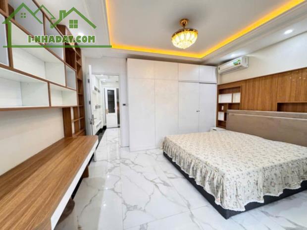 Nhà 6 tầng Hoàng Quốc Việt, ô tô tránh nhau, 50m2, 25,8 tỷ