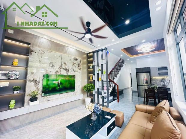 Cần bán nhà lô góc siêu thoáng 100m2- Full nội thất- Dọn vào ở ngay- chỉ 3,x tỷ