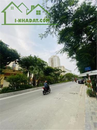 Bán nhà mặt phố Lạc Long Quân, Quận Tây Hồ, 150m2, Mặt tiền hơn 7m, giá chỉ 88 tỷ - 4
