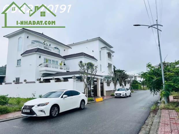 BÁN GẤP-Lô Góc Hàng Cực Hiếm Mà Giá CỰC CỰC tốt đường Phòng Châu và đường 13m - KĐT Ven
