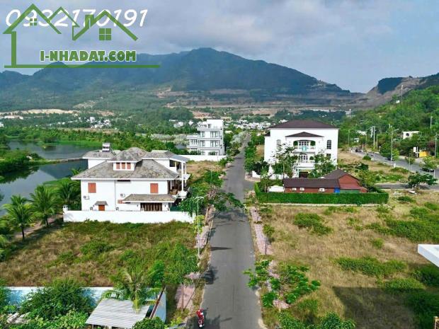 BÁN GẤP-Lô Góc Hàng Cực Hiếm Mà Giá CỰC CỰC tốt đường Phòng Châu và đường 13m - KĐT Ven - 2