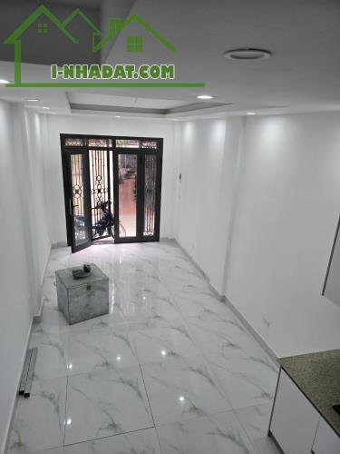 Bán nhà Hoàng Cầu 6 tầng mới tinh, lô góc nội thất sang trọng gần Hồ Hoàng Cầu, DT: 30m2, - 1