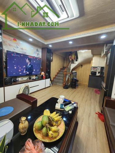Nhà phố Vĩnh Hưng 37m, 5 tầng, giá 5.8 tỷ.