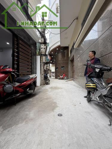 SIÊU PHẨM CCMN, Ô TÔ ĐỖ CỬA, 2 THOÁNG,10M RA PHỐ, DOANH THU 90TR/T, KHU VỰC VIP ĐỐNG ĐA.