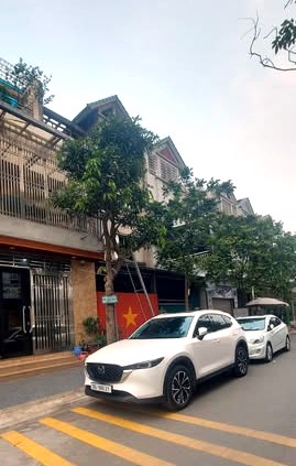BÁN LIỀN KỀ 82M² THẠCH BÀN – LONG BIÊN – SÁT AEON – 5PH PHỐ CỔ, GIÁ TỐT NHẤT KV 17.5 TỶ.