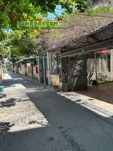 Mảnh đất đẹp rộng 103m ở Kẻ Tạnh Giang Biên giá tốt 10 tỷ 9 mặt tiền: 5m ngõ oto vào - 3