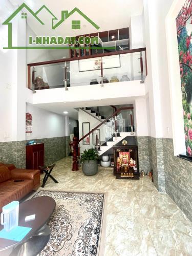 Căn nhà 377/x CMT8 - Quận 10 - 42m2 - Giá 5.65 tỷ