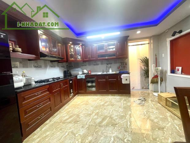 Căn nhà 377/x CMT8 - Quận 10 - 42m2 - Giá 5.65 tỷ - 1