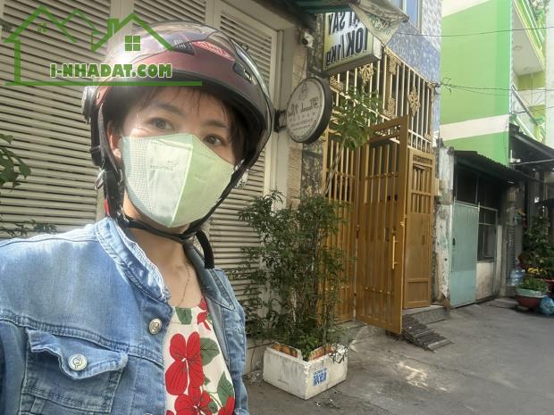 NHÀ BÁN QUẬN 4 - GIAO THƯƠNG VỚI NGUYỄN THẦN HIẾN, NGUYỄN TẤT THÀNH QUA QUẬN 7 CHỈ 2 - 3