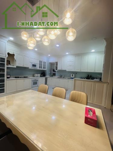 Bán Biệt Thự Mini 159 m2, 3 tầng, đường N10, P. Phú Hữu, Q.9, 159m², giá 23 tỷ - 2