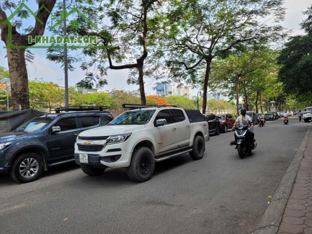 BÁN GẤP NHÀ ĐẤT: Đường Cầu giấy, Quận Cầu giấy 8x8 mặt tiền 75m2, lô góc xây CCMN. - 1