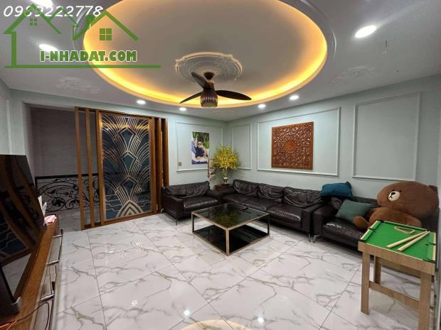 SIÊU PHẨM ĐẸP BÀU CÁT, ÔTÔ NGỦ BÊN TRONG, 5x22M, 5 TẦNG, THANG MÁY, NỞ HẬU, NỘI THẤT CAO - 1
