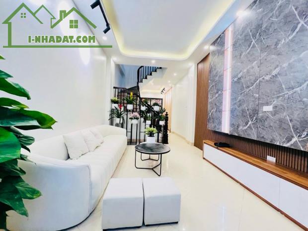 Bán nhà Nguyễn Đức Cảnh - nhà phân lô ba thoáng ngõ thông , dt 56M giá 9.3 tỷ SĐCC