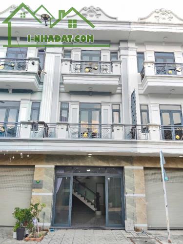 GIA ĐÌNH TÔI CẦN BÁN GẤP CĂN NHÀ PHỐ MẶT TIỀN ĐƯỜNG KINH DOANH MUA BÁN ĐƯỢC