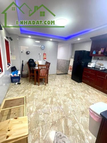 Nhà 463N/ Cách Mạng Tháng Tám, Quận 10. DT 70m2. Giá chỉ 9.05 tỷ