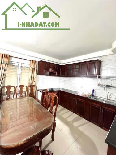 Cho thuê nhà 4 Tầng 6Pn MTKD Nguyễn Thái Bình, P4, Tân Bình, Full nội thất