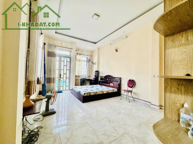 Mặt tiền kinh doanh lô gốc Bùi Minh Trực , Q8 , 
1 trệt, 3 lầu , 6PN chỉ 10,8 tỷ - 2