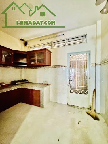 Mặt tiền kinh doanh lô gốc Bùi Minh Trực , Q8 , 
1 trệt, 3 lầu , 6PN chỉ 10,8 tỷ - 4
