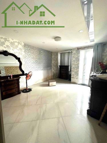 Cho thuê nhà Góc 2 MTKD Nguyễn Hồng Đào, P14, Tân Bình - 3