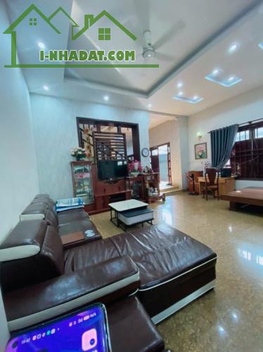 Bán BIỆT THỰ ĐẲNG CÂP 242m2 ngay Trung Tâm Dĩ An,ngang KHỦNG 12m - 2