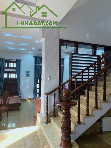 Bán BIỆT THỰ ĐẲNG CÂP 242m2 ngay Trung Tâm Dĩ An,ngang KHỦNG 12m - 3