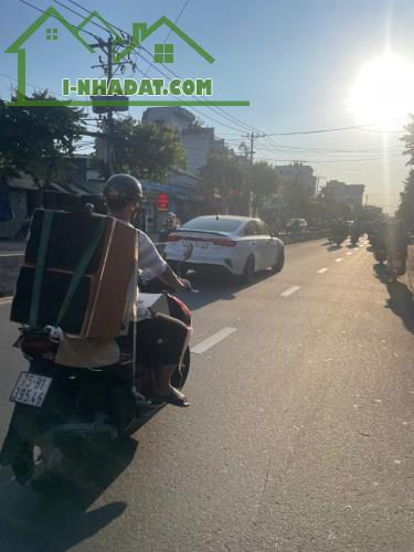 Bán đất mặt tiền 15x40m giá chưa tới 25 tỷ Đường Phan Văn Hớn