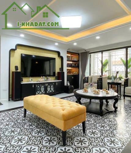 BÁN NHÀ PHÂN LÔ HOÀNG QUỐC VIỆT, LÔ GÓC 6T THOÁNG, VỈA HÈ, ÔTÔ TRÁNH, 43M2 HƠN 14 TỶ