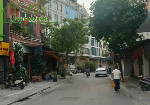BÁN NHÀ PHÂN LÔ HOÀNG QUỐC VIỆT, LÔ GÓC 6T THOÁNG, VỈA HÈ, ÔTÔ TRÁNH, 43M2 HƠN 14 TỶ - 3