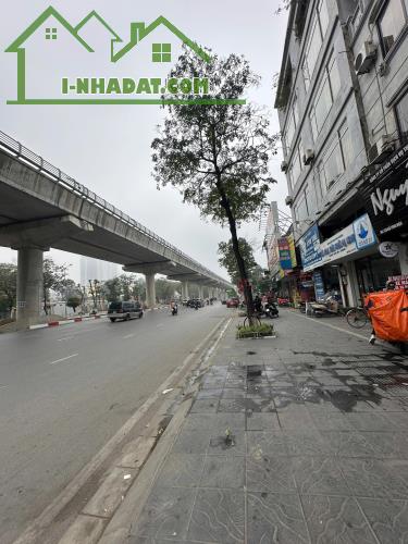 Bán tòa văn phòng mặt phố Cầu Giấy, 70m*7 tầng, mt 5.2m, 36 tỷ, vỉa hè rộng, thang máy - 1
