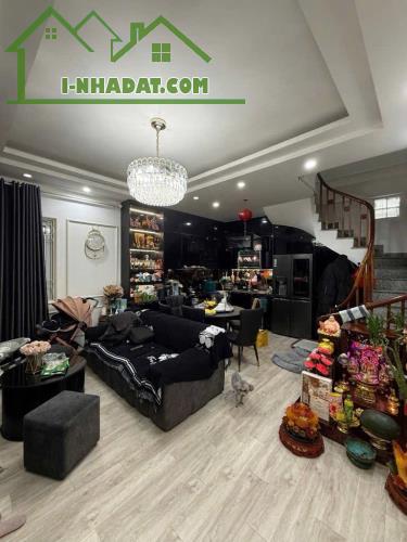 🏠    Nhà phố Thạch Bàn 6 tầng, 35m 2  👉 mặt tiền ,5 m - giá 6,9tỷ  ✅ 3 bước ra Hồ thạch