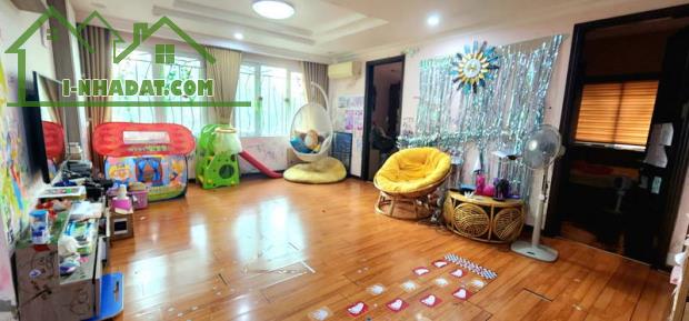 🏠    Nhà phố Thạch Bàn 6 tầng, 35m 2  👉 mặt tiền ,5 m - giá 6,9tỷ  ✅ 3 bước ra Hồ thạch - 4